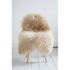 Sandfarbenes Lammfell aus Europa