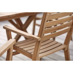 Keros spisebordsstol med armln