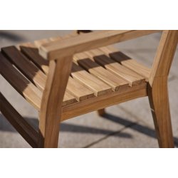 Keros spisebordsstol med armln