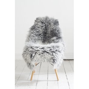 Gotland-Lammfell, langes, lockiges, graues Fell