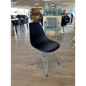 6 Eames DSR-stole i sort - ikonisk komfort og design